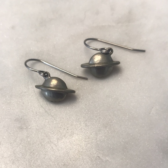 Saturn pewter earrings - Picture 3 of 4